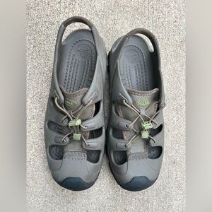 Crocs hiking sandals with bungee laces, Men's size 12